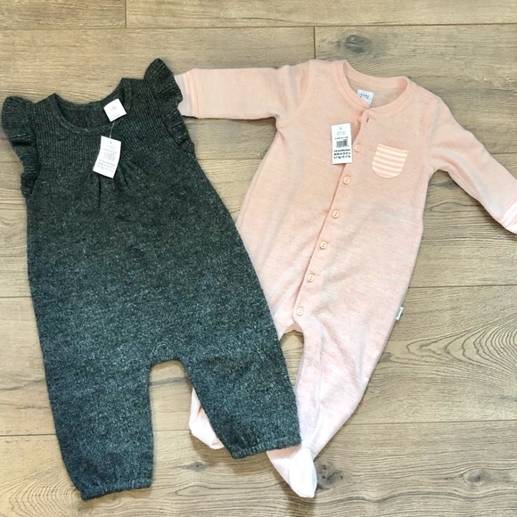NWT 👶🏻 Set of 2 GAP Onesies (3-6 months) - Picture 1 of 7